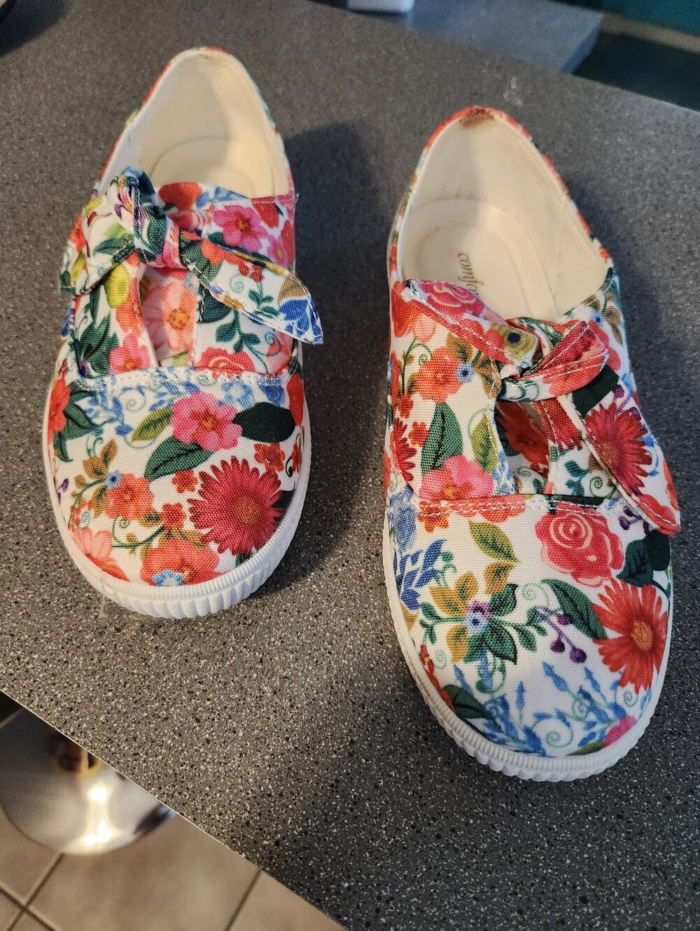 comfortview Womens Floral Slip-On Sneakers - White with Pink & Red Flowers